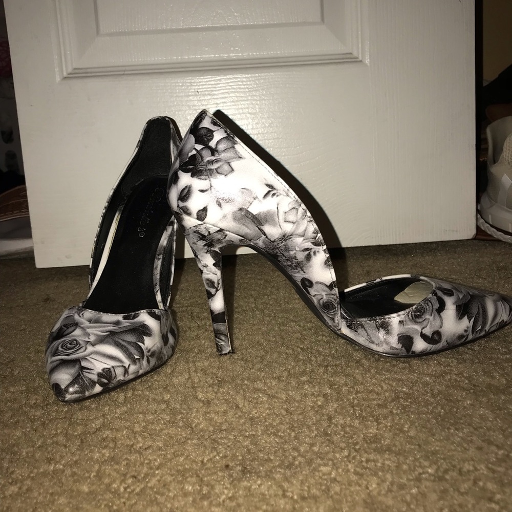 Black/White Floral Closed Pointed Toe Heels